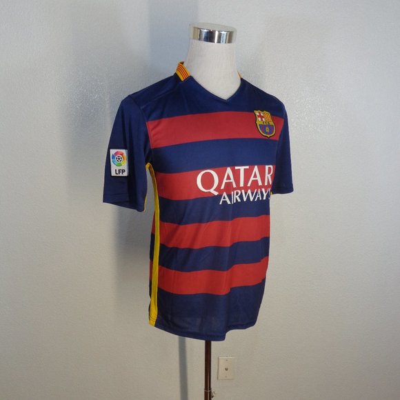 Barcelona Home Maillot de foot 2016 - 2017. Sponsored by Qatar Airways